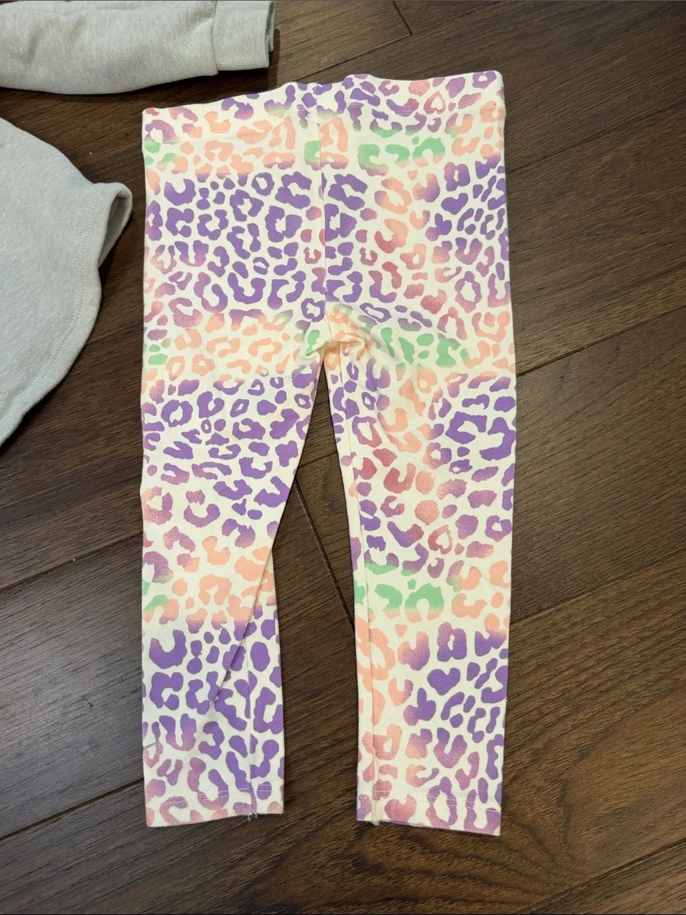 Nike Toddler Girls Matching Gray & Pastel Leopard Print Set - 24 Months - C8-131 - Picture 7 of 9
